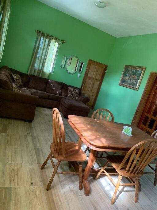 Banyan Rose Apartment Orange Walk Town Ngoại thất bức ảnh