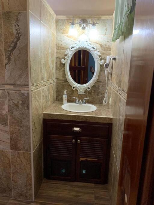 Banyan Rose Apartment Orange Walk Town Ngoại thất bức ảnh